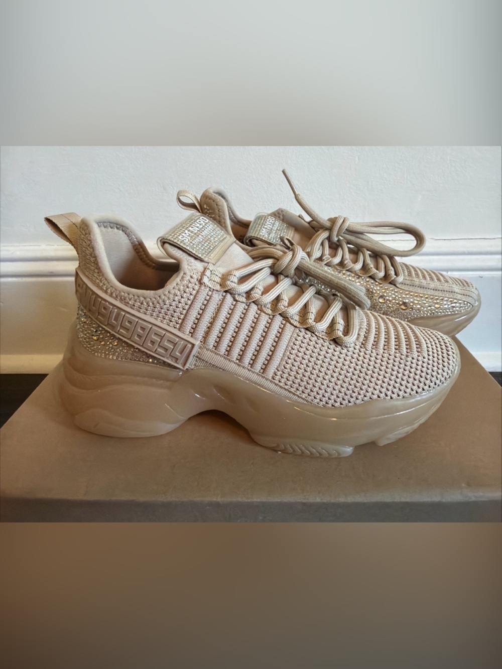 STEVE MADDEN MAXIMA TAN / BEIGE / BLUSH RHINESTONE CUSHION WOMENS SNEAKERS 6.5